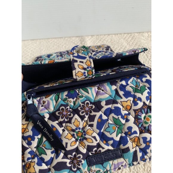 Vera Bradley Lisburn Medallion Cool RFID Wrist Wallet - Picture 4 of 10